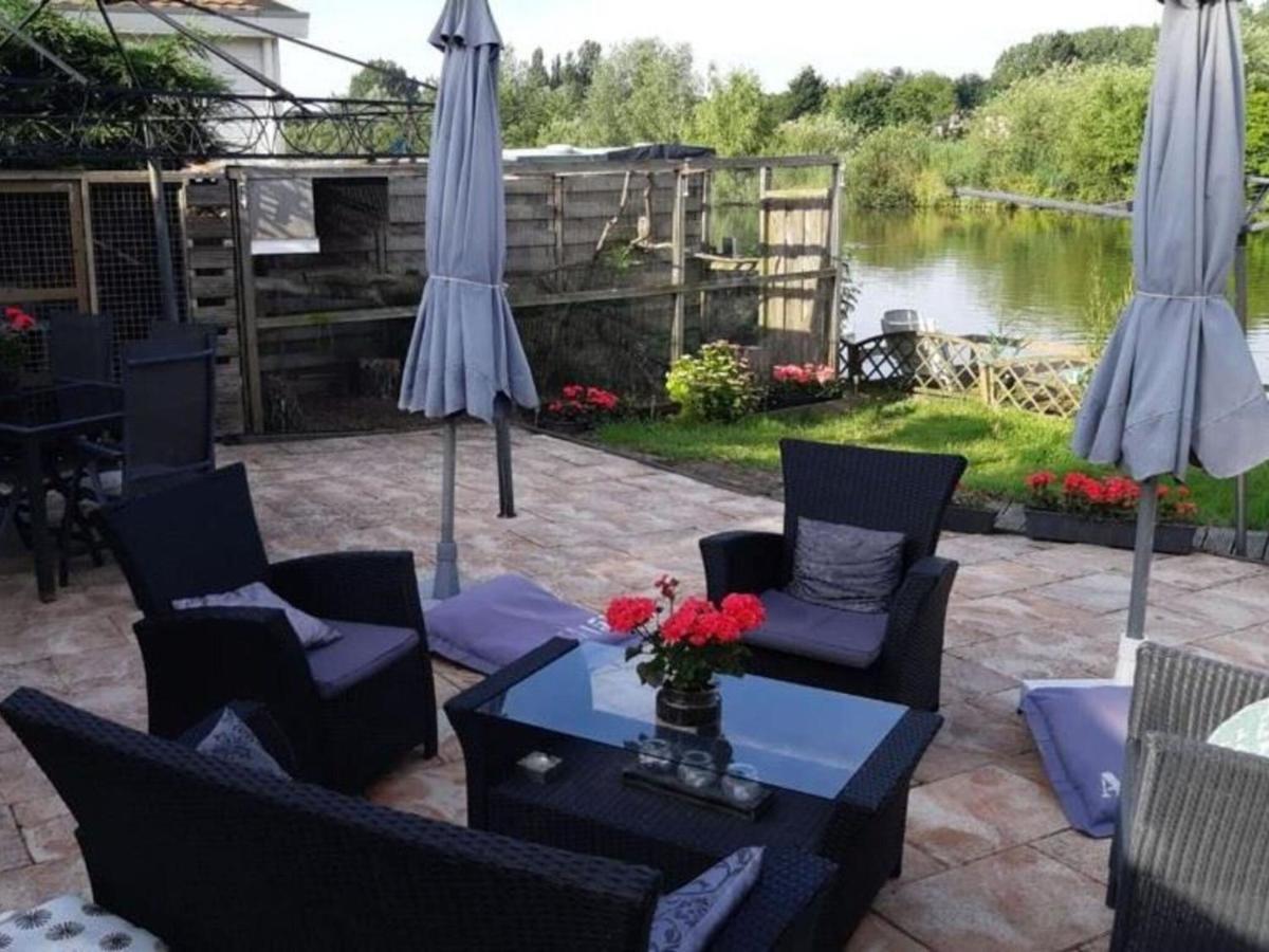 Fantastic Villa In Ooltgensplaat With Jetty Екстер'єр фото