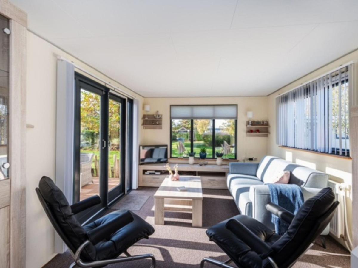Fantastic Villa In Ooltgensplaat With Jetty Екстер'єр фото