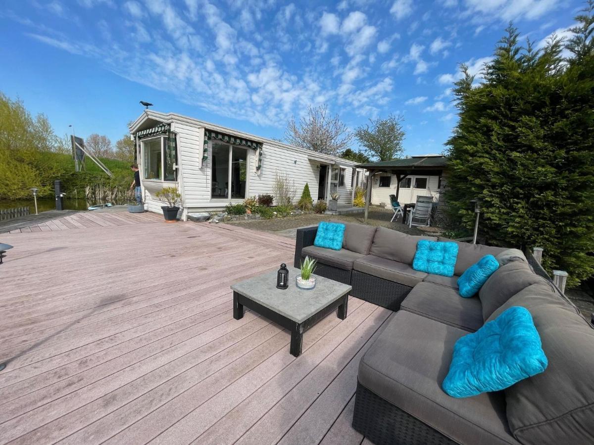 Fantastic Villa In Ooltgensplaat With Jetty Екстер'єр фото