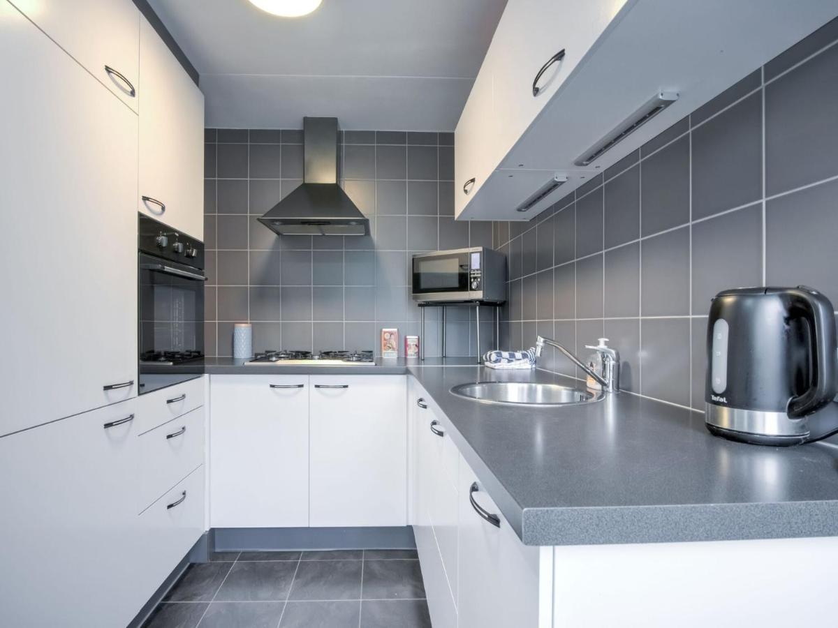 Fantastic Villa In Ooltgensplaat With Jetty Екстер'єр фото