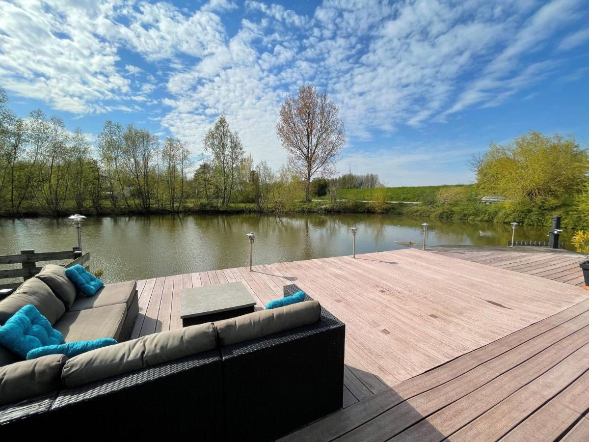 Fantastic Villa In Ooltgensplaat With Jetty Екстер'єр фото