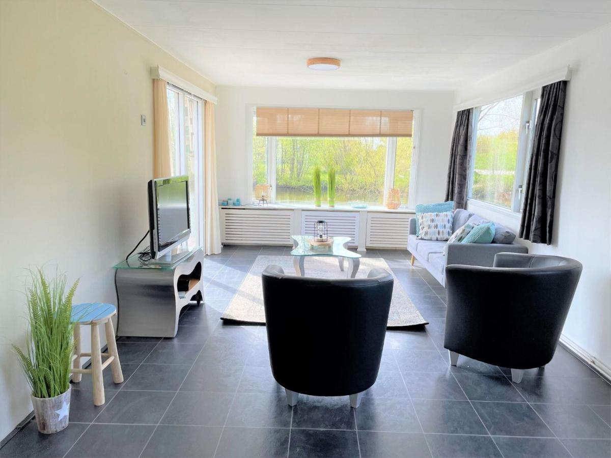 Fantastic Villa In Ooltgensplaat With Jetty Екстер'єр фото